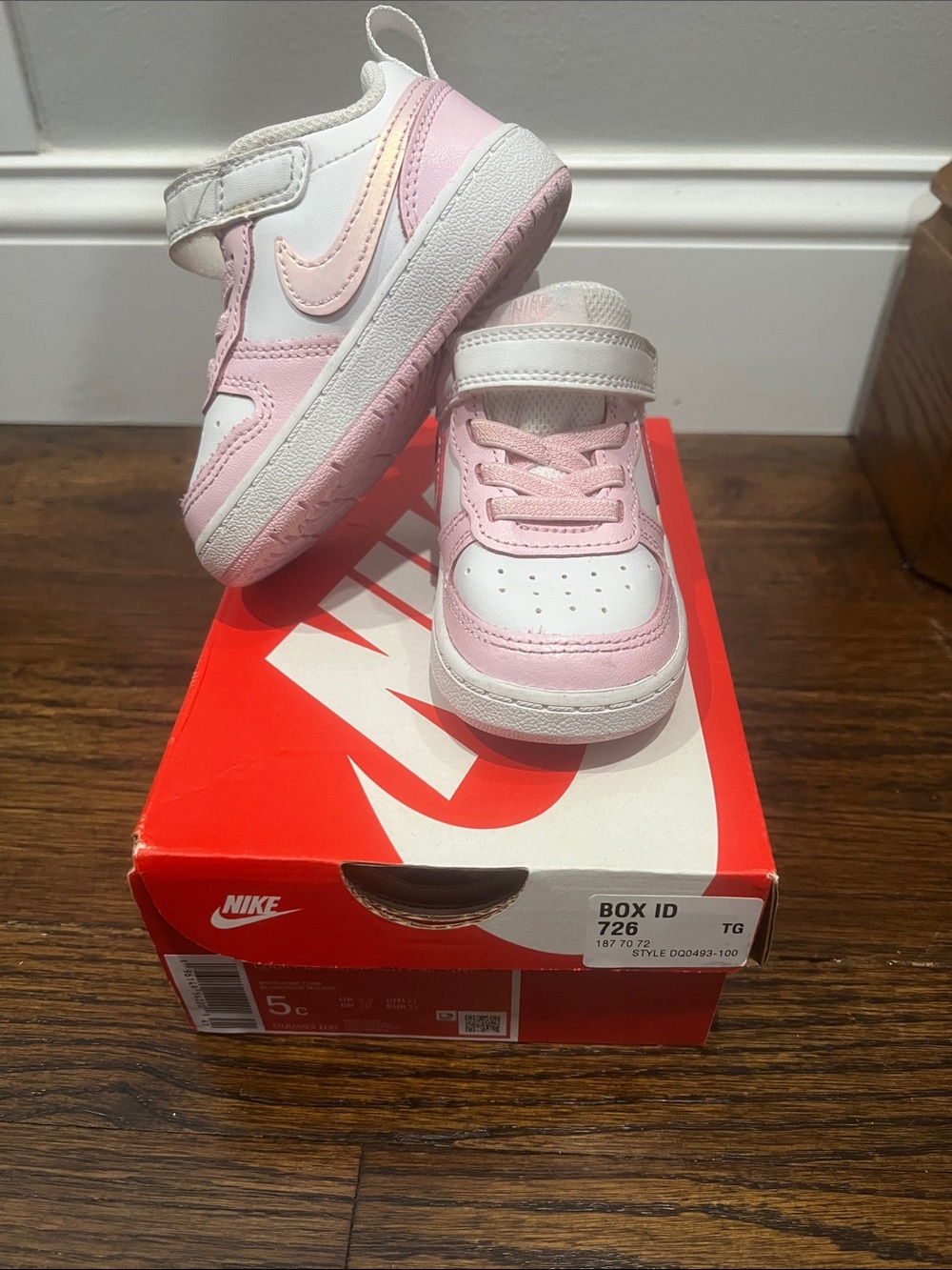 Nike Kids White and Light Pink Low-Top Sneakers
